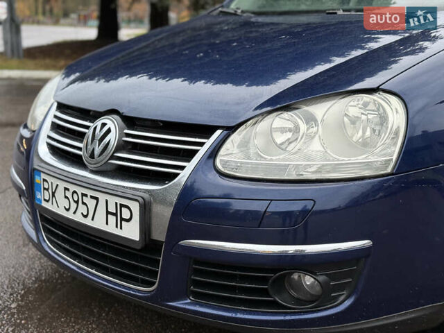 Синий Фольксваген Гольф, объемом двигателя 1.6 л и пробегом 318 тыс. км за 5150 $, фото 6 на Automoto.ua