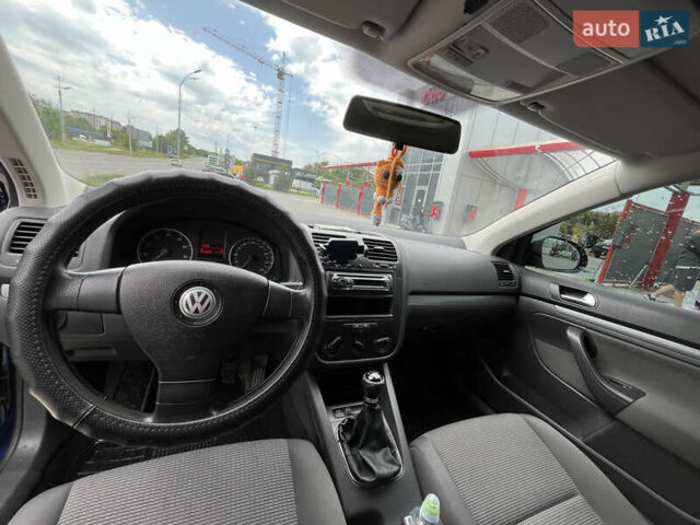 Синій Фольксваген Гольф, об'ємом двигуна 1.6 л та пробігом 253 тис. км за 6300 $, фото 5 на Automoto.ua