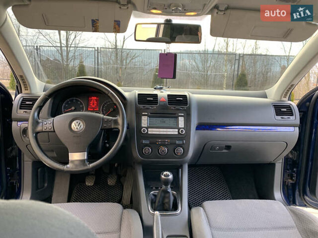 Синій Фольксваген Гольф, об'ємом двигуна 1.39 л та пробігом 216 тис. км за 5800 $, фото 15 на Automoto.ua