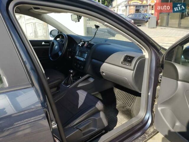 Синий Фольксваген Гольф, объемом двигателя 1.6 л и пробегом 195 тыс. км за 6700 $, фото 5 на Automoto.ua