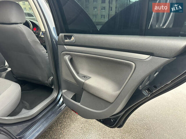 Синий Фольксваген Гольф, объемом двигателя 1.9 л и пробегом 233 тыс. км за 6399 $, фото 37 на Automoto.ua