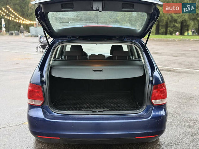 Синий Фольксваген Гольф, объемом двигателя 1.6 л и пробегом 318 тыс. км за 5150 $, фото 32 на Automoto.ua