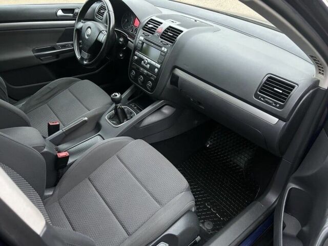 Синий Фольксваген Гольф, объемом двигателя 1.9 л и пробегом 242 тыс. км за 1450 $, фото 7 на Automoto.ua