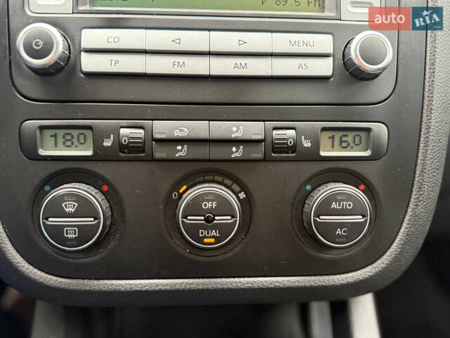 Синій Фольксваген Гольф, об'ємом двигуна 1.6 л та пробігом 218 тис. км за 5799 $, фото 17 на Automoto.ua