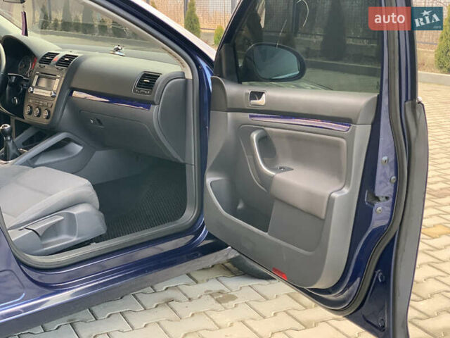 Синій Фольксваген Гольф, об'ємом двигуна 1.39 л та пробігом 216 тис. км за 5800 $, фото 9 на Automoto.ua