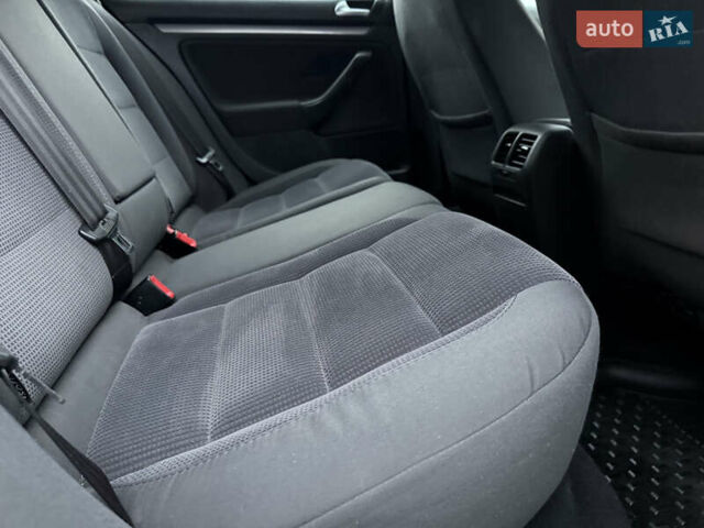 Синий Фольксваген Гольф, объемом двигателя 1.6 л и пробегом 318 тыс. км за 5150 $, фото 67 на Automoto.ua