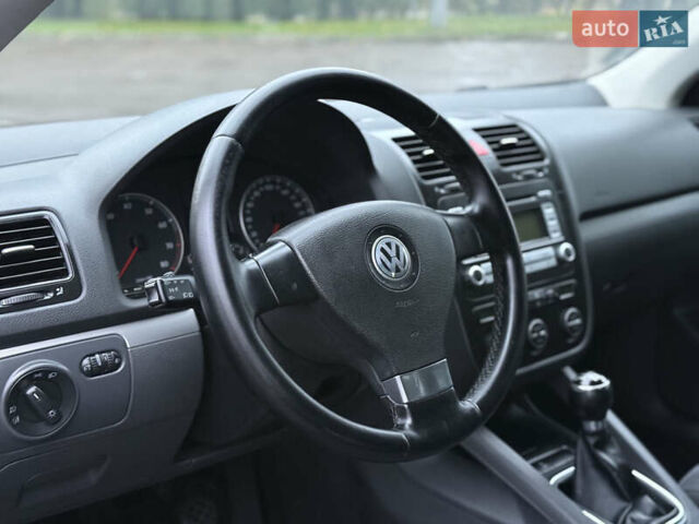 Синий Фольксваген Гольф, объемом двигателя 1.6 л и пробегом 318 тыс. км за 5150 $, фото 38 на Automoto.ua