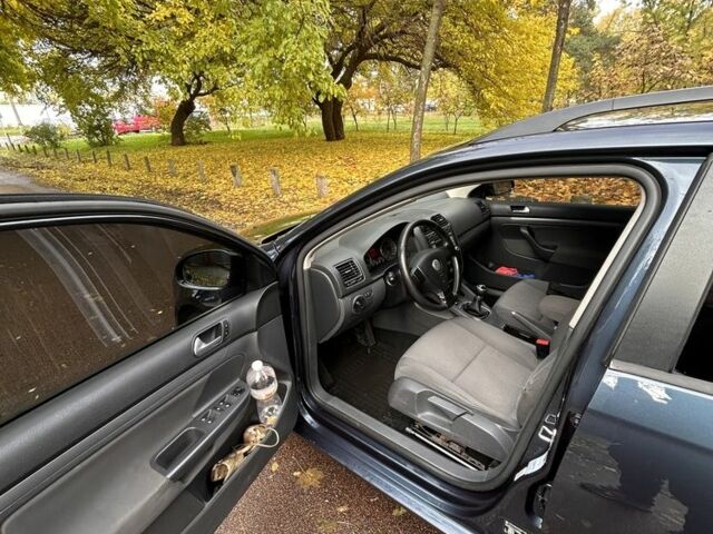 Синий Фольксваген Гольф, объемом двигателя 1.6 л и пробегом 272 тыс. км за 6200 $, фото 5 на Automoto.ua