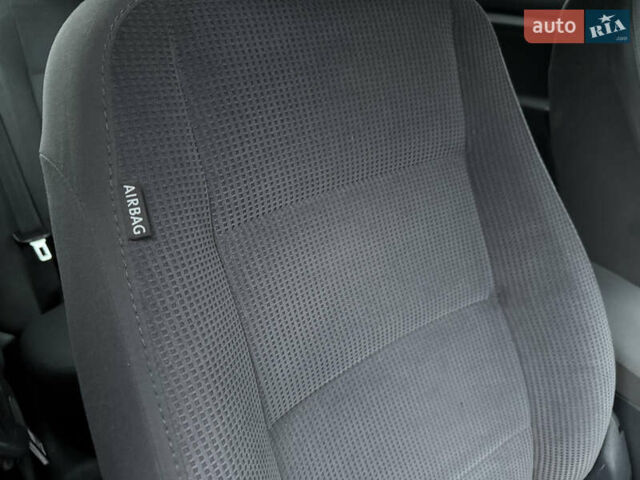 Синий Фольксваген Гольф, объемом двигателя 1.6 л и пробегом 318 тыс. км за 5150 $, фото 62 на Automoto.ua