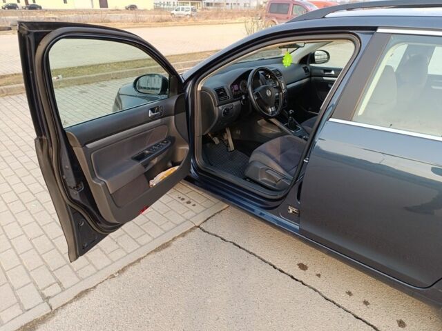 Синий Фольксваген Гольф, объемом двигателя 1.6 л и пробегом 301 тыс. км за 5500 $, фото 6 на Automoto.ua