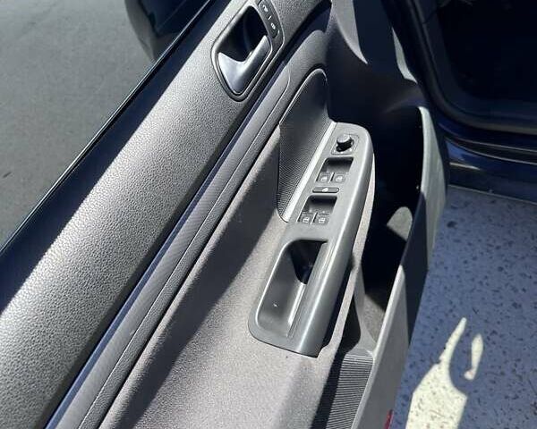 Синий Фольксваген Гольф, объемом двигателя 1.39 л и пробегом 230 тыс. км за 5500 $, фото 7 на Automoto.ua