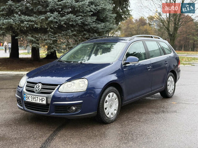 Синий Фольксваген Гольф, объемом двигателя 1.6 л и пробегом 318 тыс. км за 5150 $, фото 2 на Automoto.ua