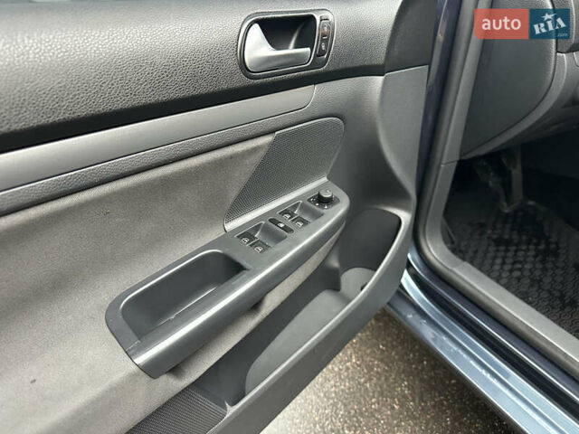 Синий Фольксваген Гольф, объемом двигателя 1.9 л и пробегом 233 тыс. км за 6399 $, фото 25 на Automoto.ua