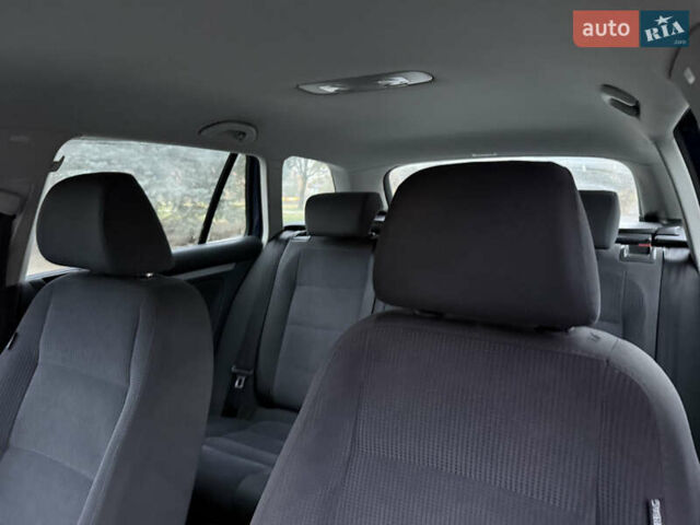 Синий Фольксваген Гольф, объемом двигателя 1.6 л и пробегом 318 тыс. км за 5150 $, фото 71 на Automoto.ua