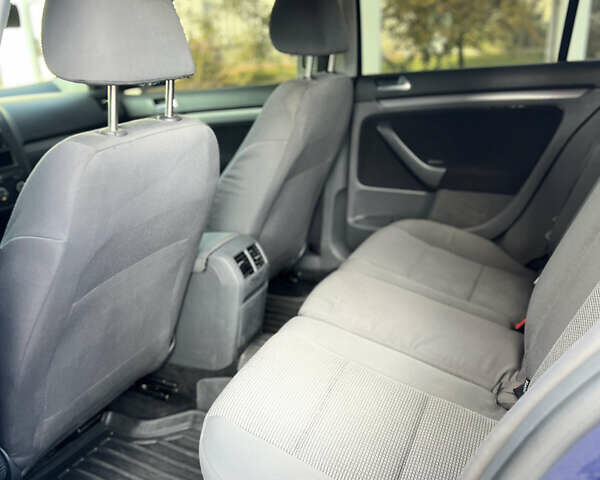 Синий Фольксваген Гольф, объемом двигателя 1.6 л и пробегом 272 тыс. км за 5600 $, фото 6 на Automoto.ua