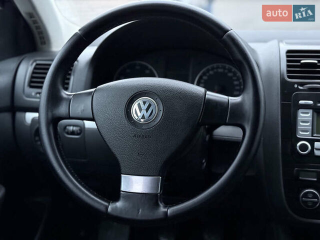 Синий Фольксваген Гольф, объемом двигателя 1.6 л и пробегом 318 тыс. км за 5150 $, фото 35 на Automoto.ua