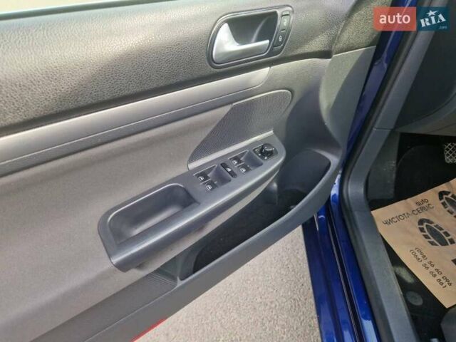 Синий Фольксваген Гольф, объемом двигателя 1.4 л и пробегом 231 тыс. км за 5850 $, фото 14 на Automoto.ua