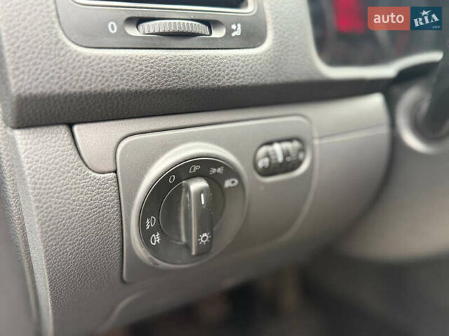 Синій Фольксваген Гольф, об'ємом двигуна 1.6 л та пробігом 218 тис. км за 5799 $, фото 15 на Automoto.ua