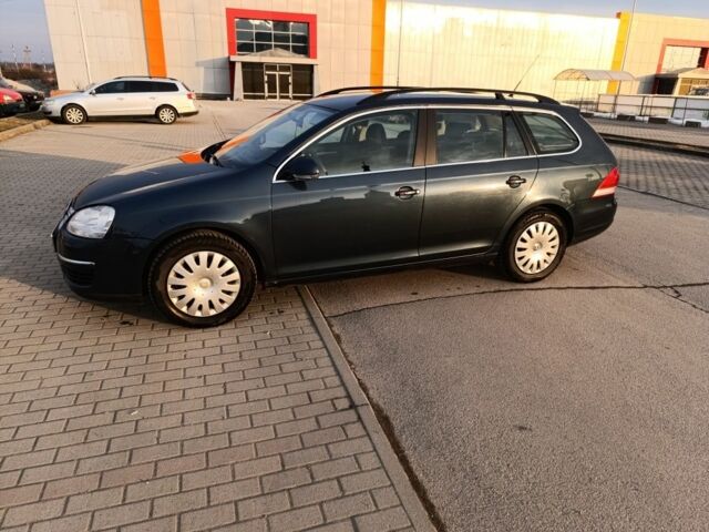 Синий Фольксваген Гольф, объемом двигателя 1.6 л и пробегом 301 тыс. км за 5500 $, фото 1 на Automoto.ua