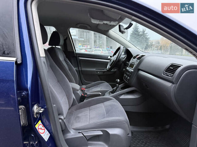 Синий Фольксваген Гольф, объемом двигателя 1.6 л и пробегом 318 тыс. км за 5150 $, фото 59 на Automoto.ua