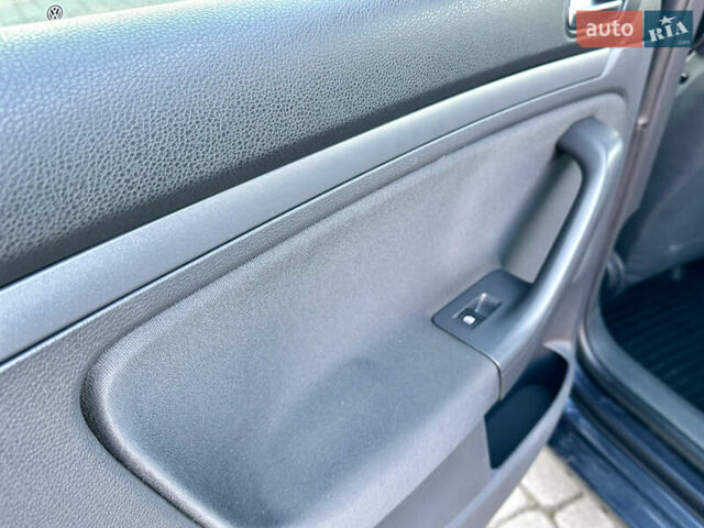 Синій Фольксваген Гольф, об'ємом двигуна 1.9 л та пробігом 349 тис. км за 5999 $, фото 33 на Automoto.ua