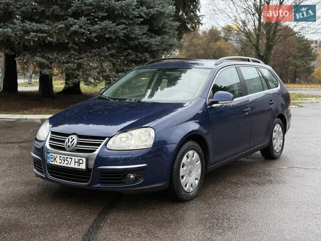 Синий Фольксваген Гольф, объемом двигателя 1.6 л и пробегом 318 тыс. км за 5150 $, фото 3 на Automoto.ua