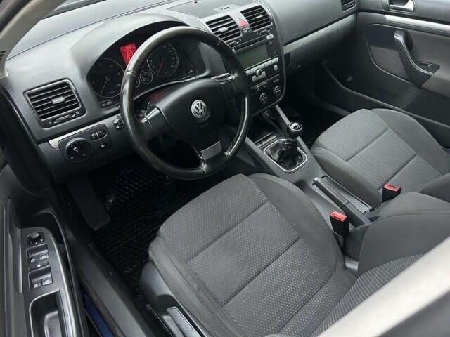 Синий Фольксваген Гольф, объемом двигателя 1.9 л и пробегом 242 тыс. км за 1450 $, фото 5 на Automoto.ua