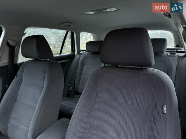 Синий Фольксваген Гольф, объемом двигателя 1.6 л и пробегом 318 тыс. км за 5150 $, фото 65 на Automoto.ua