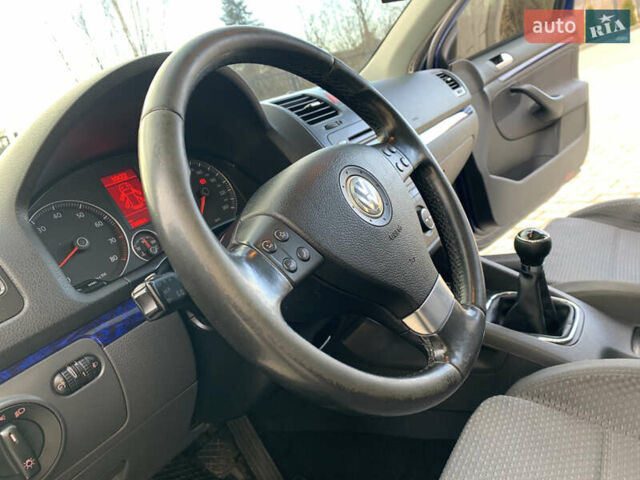 Синій Фольксваген Гольф, об'ємом двигуна 1.39 л та пробігом 216 тис. км за 5800 $, фото 17 на Automoto.ua