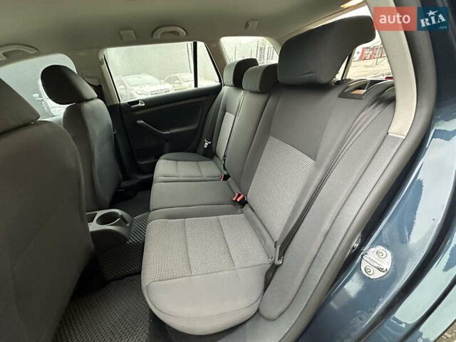 Синій Фольксваген Гольф, об'ємом двигуна 1.6 л та пробігом 248 тис. км за 6800 $, фото 28 на Automoto.ua