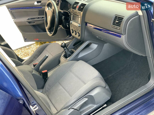 Синій Фольксваген Гольф, об'ємом двигуна 1.39 л та пробігом 216 тис. км за 5800 $, фото 10 на Automoto.ua