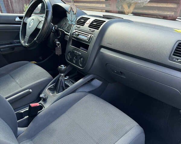 Синий Фольксваген Гольф, объемом двигателя 1.9 л и пробегом 348 тыс. км за 6500 $, фото 5 на Automoto.ua