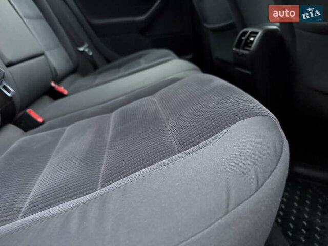 Синий Фольксваген Гольф, объемом двигателя 1.6 л и пробегом 318 тыс. км за 5150 $, фото 64 на Automoto.ua