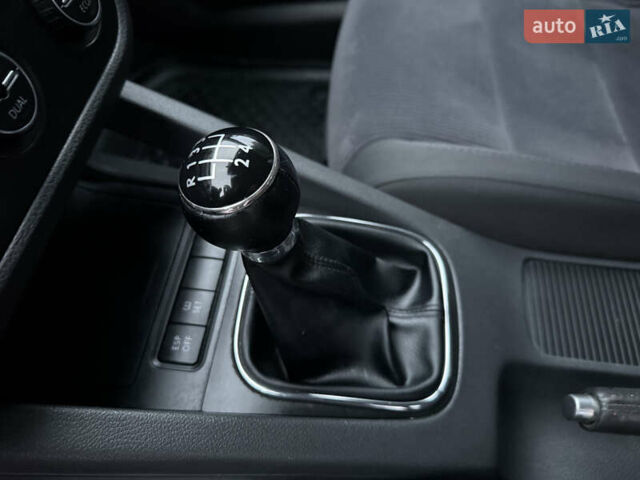 Синий Фольксваген Гольф, объемом двигателя 1.6 л и пробегом 318 тыс. км за 5150 $, фото 40 на Automoto.ua