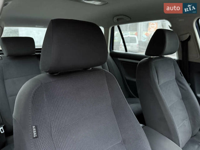 Синий Фольксваген Гольф, объемом двигателя 1.6 л и пробегом 318 тыс. км за 5150 $, фото 61 на Automoto.ua