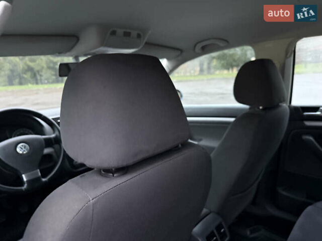 Синий Фольксваген Гольф, объемом двигателя 1.6 л и пробегом 318 тыс. км за 5150 $, фото 50 на Automoto.ua