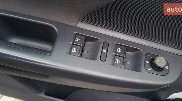 Синий Фольксваген Гольф, объемом двигателя 1.6 л и пробегом 223 тыс. км за 6500 $, фото 6 на Automoto.ua