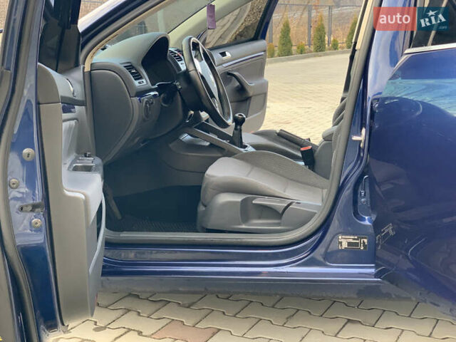 Синій Фольксваген Гольф, об'ємом двигуна 1.39 л та пробігом 216 тис. км за 5800 $, фото 14 на Automoto.ua