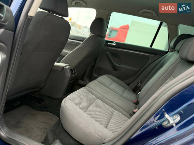 Синій Фольксваген Гольф, об'ємом двигуна 1.6 л та пробігом 218 тис. км за 5799 $, фото 13 на Automoto.ua