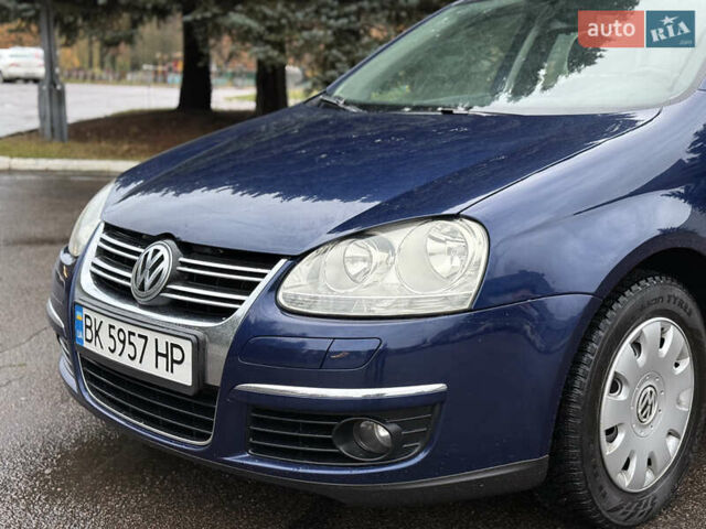 Синий Фольксваген Гольф, объемом двигателя 1.6 л и пробегом 318 тыс. км за 5150 $, фото 5 на Automoto.ua
