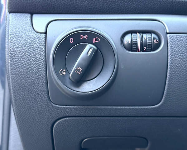 Синій Фольксваген Гольф, об'ємом двигуна 1.9 л та пробігом 349 тис. км за 5999 $, фото 77 на Automoto.ua