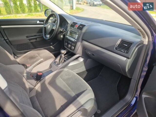 Синий Фольксваген Гольф, объемом двигателя 1.4 л и пробегом 231 тыс. км за 5850 $, фото 33 на Automoto.ua