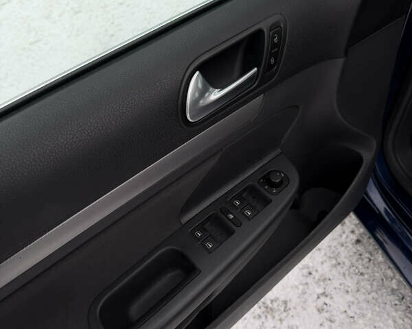 Синій Фольксваген Гольф, об'ємом двигуна 1.6 л та пробігом 209 тис. км за 6150 $, фото 27 на Automoto.ua