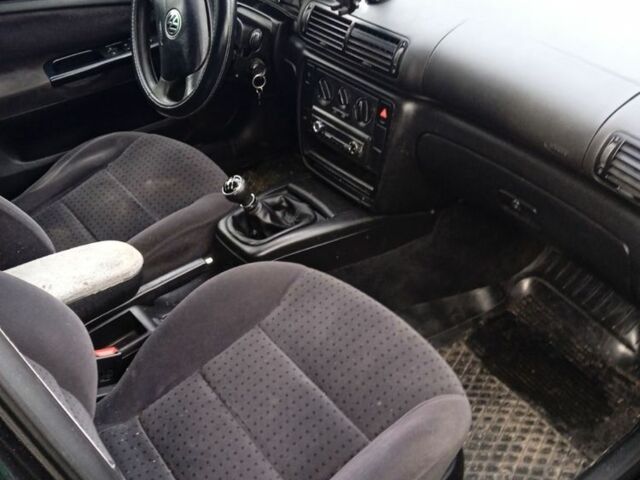 Синий Фольксваген Гольф, объемом двигателя 2 л и пробегом 267 тыс. км за 1000 $, фото 1 на Automoto.ua