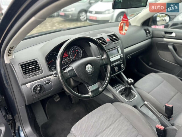 Синий Фольксваген Гольф, объемом двигателя 1.4 л и пробегом 214 тыс. км за 5700 $, фото 10 на Automoto.ua