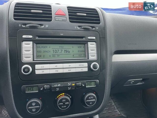 Синий Фольксваген Гольф, объемом двигателя 1.4 л и пробегом 205 тыс. км за 7200 $, фото 12 на Automoto.ua