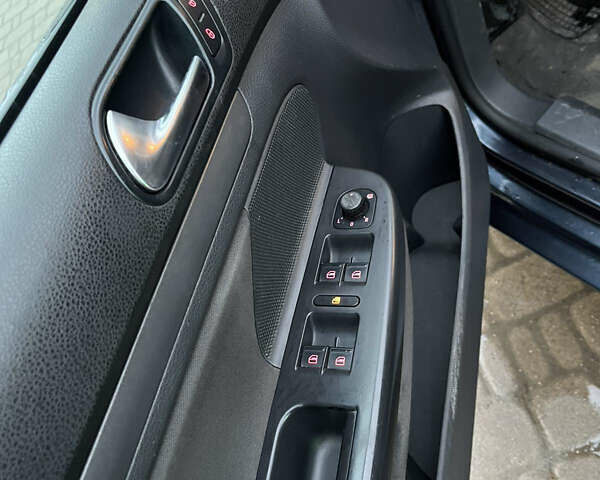 Синій Фольксваген Гольф, об'ємом двигуна 1.6 л та пробігом 220 тис. км за 5890 $, фото 6 на Automoto.ua