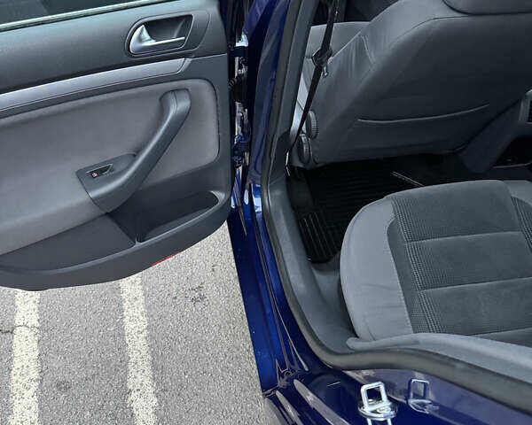 Синий Фольксваген Гольф, объемом двигателя 1.4 л и пробегом 192 тыс. км за 6800 $, фото 30 на Automoto.ua