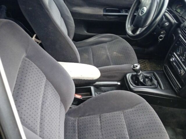 Синий Фольксваген Гольф, объемом двигателя 2 л и пробегом 267 тыс. км за 1000 $, фото 5 на Automoto.ua