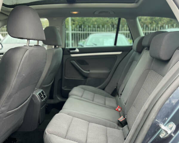 Синий Фольксваген Гольф, объемом двигателя 1.4 л и пробегом 214 тыс. км за 5700 $, фото 8 на Automoto.ua